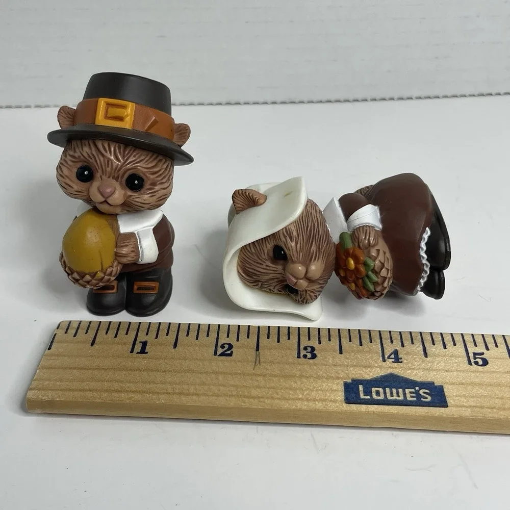 VTG Hallmark Cards Pilgrim Thanksgiving Squirrels Salt & Pepper Shakers 3